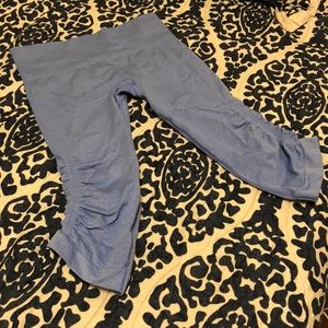 Lululemon ruched capris in periwinkle/light blue